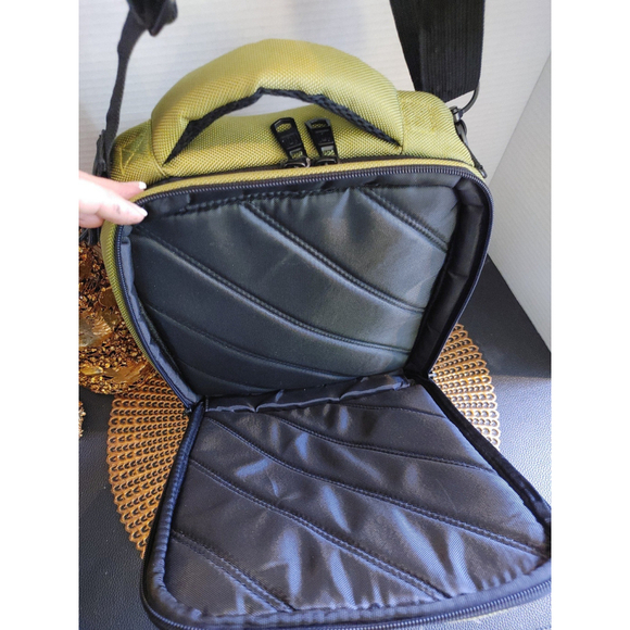 ful Red Label Messenger Crossbody - Picture 6 of 8